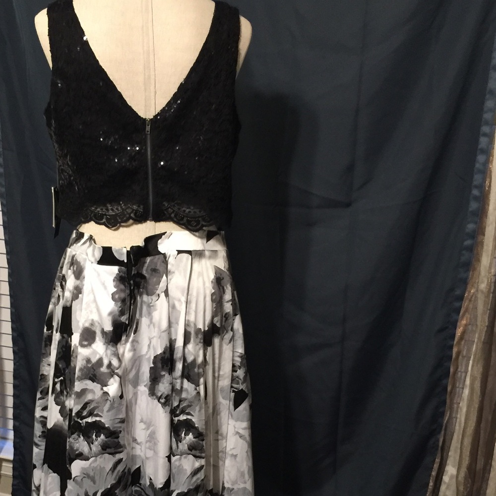 2pc. Judy Kristopher Size 14/15 Crop/Top High Lows